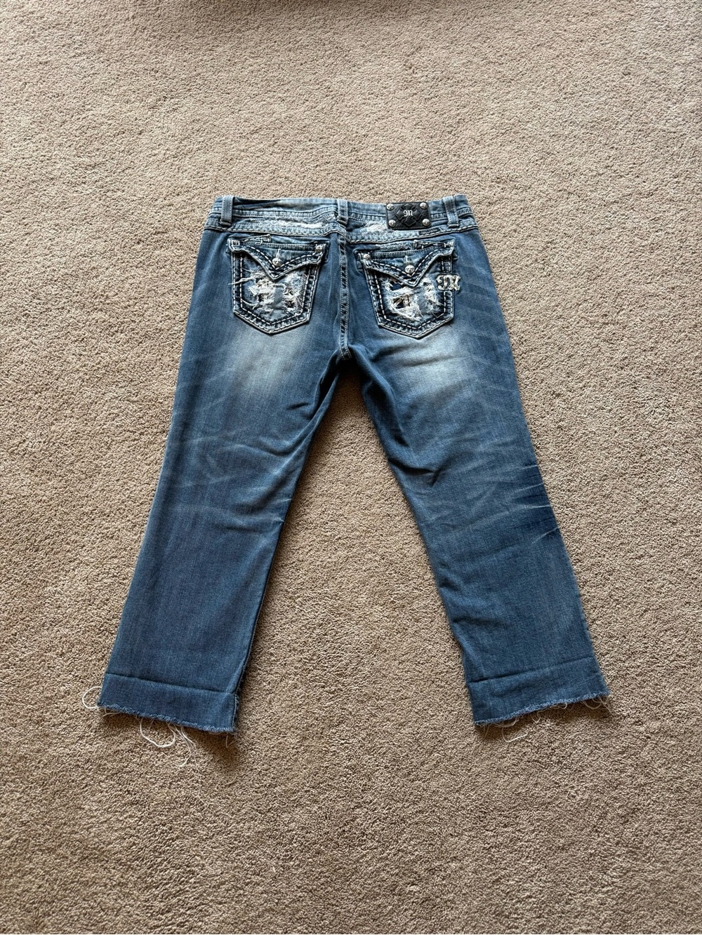 Miss Me Easy Capri Pants Jeans Stretch Denim Womens 34, Great Condition, Gems